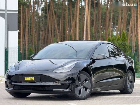 Tesla Model 3 2022 - фото 2