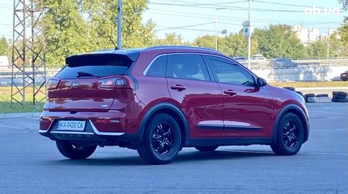 Kia Niro Hybrid 2018 красный - фото 3