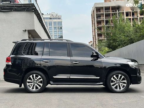 Toyota Land Cruiser 2017 - фото 13