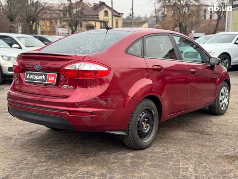 Ford Fiesta 2016 красный - фото 12