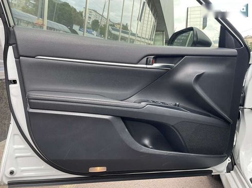 Toyota Camry 2020 - фото 15