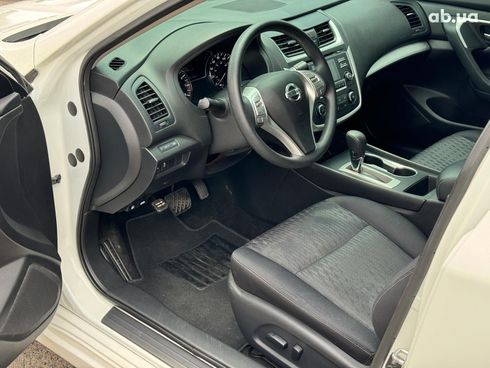 Nissan Altima 2018 белый - фото 20