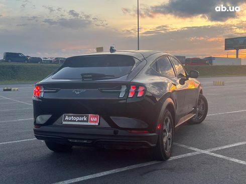 Ford Mustang Mach-E 2023 черный - фото 12