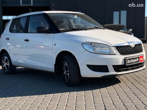 Skoda Fabia 2013 белый - фото 13