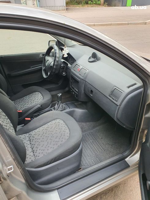 Skoda Fabia 2006 бежевый - фото 8