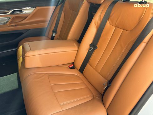 BMW 7 серия 2019 белый - фото 14