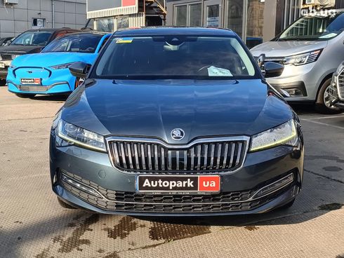 Skoda Superb 2021 серый - фото 2