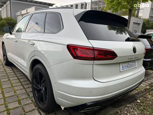 Volkswagen Touareg 2022 - фото 3