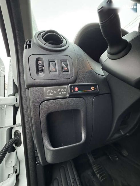 Renault Master 2017 - фото 19