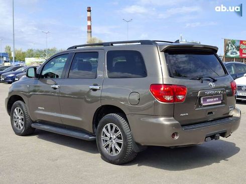 Toyota Sequoia 2016 - фото 2