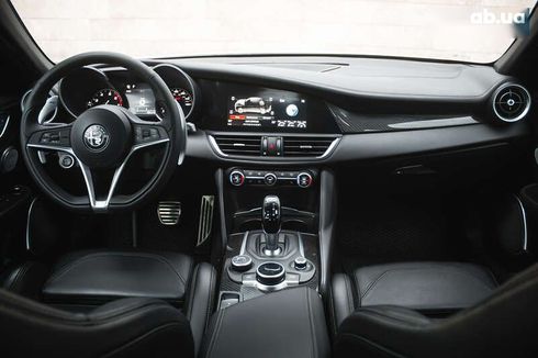 Alfa Romeo Giulia 2019 - фото 14