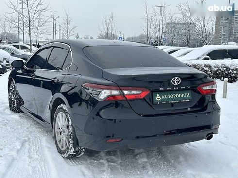 Toyota Camry 2022 - фото 10