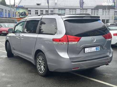 Toyota Sienna 2012 - фото 8