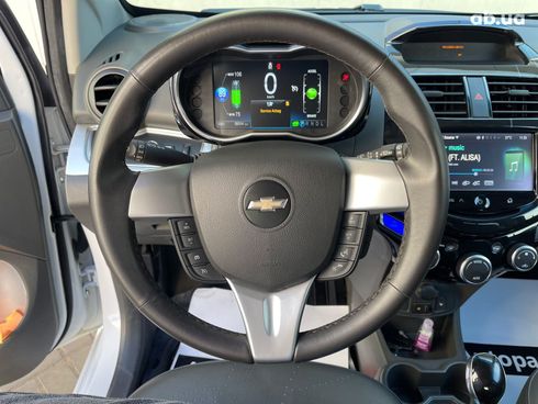 Chevrolet Spark EV 2015 белый - фото 16