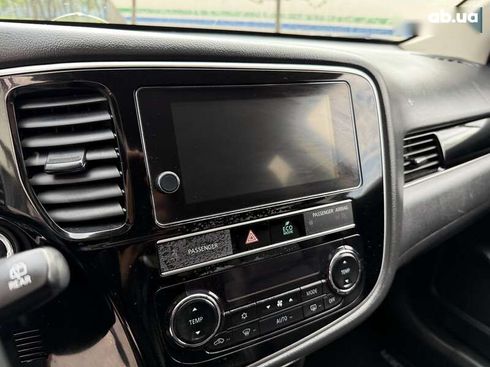 Mitsubishi Outlander 2019 - фото 22