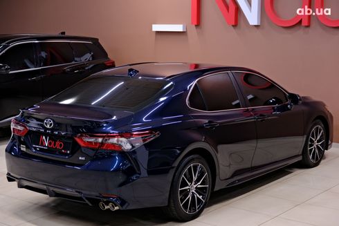 Toyota Camry 2021 синий - фото 5
