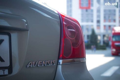 Toyota Avensis 2005 - фото 28