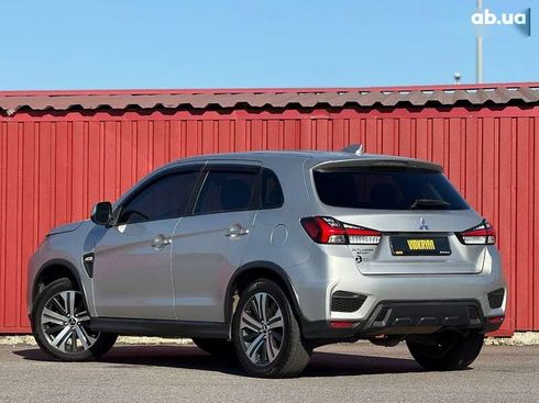 Mitsubishi Outlander 2019 - фото 16