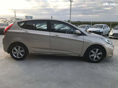Hyundai Accent 2013 бежевый - фото 3