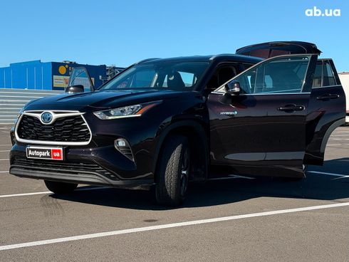 Toyota Highlander 2021 коричневый - фото 32