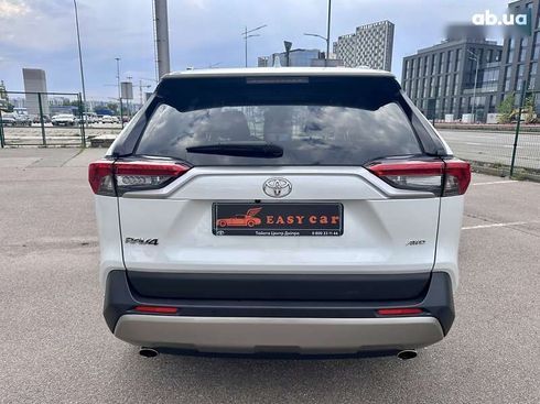 Toyota RAV4 2023 - фото 3