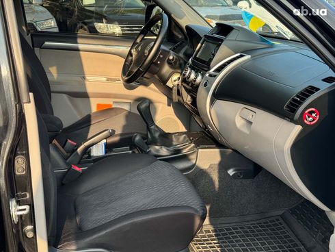 Mitsubishi Pajero 2015 черный - фото 27