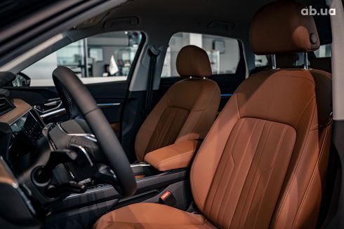 Audi Q8 e-tron 2023 коричневый - фото 9