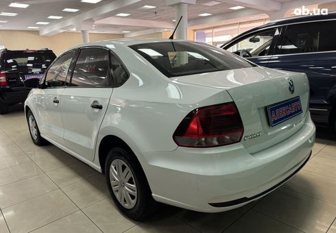 Volkswagen Polo 2017 белый - фото 6