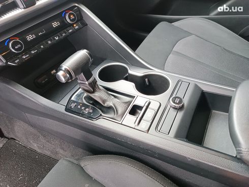 Kia K5 2020 серый - фото 35