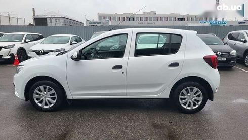 Renault Sandero 2020 - фото 14