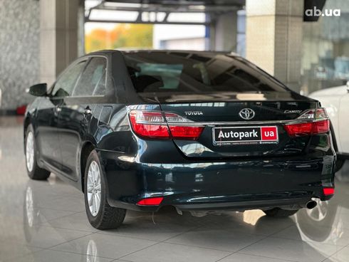 Toyota Camry 2015 серый - фото 6