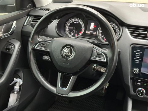 Skoda Octavia 2018 серый - фото 18