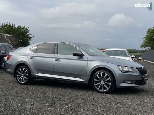 Skoda Superb 2017 - фото 30