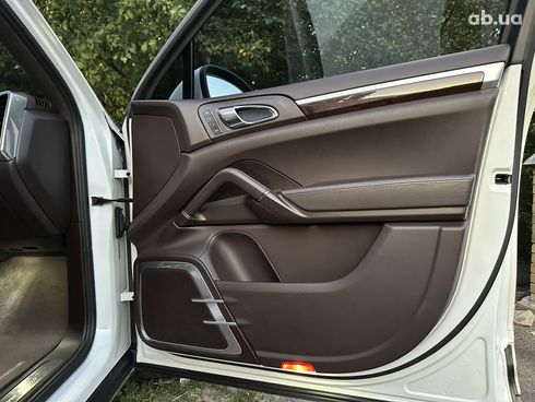 Porsche Cayenne 2012 белый - фото 7