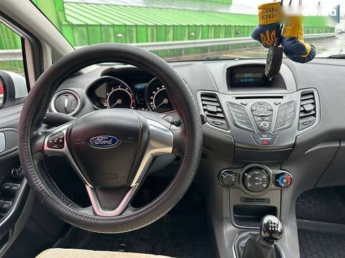 Ford Fiesta 2015 - фото 14