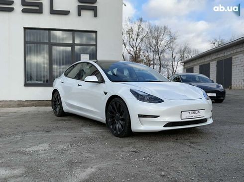 Tesla Model 3 2022 - фото 9