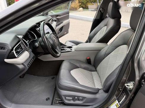Toyota Camry 2019 - фото 17