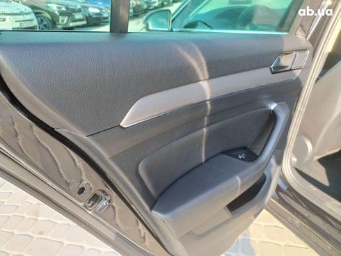 Volkswagen Passat 2019 черный - фото 17