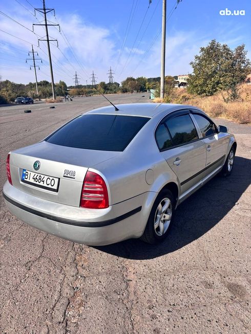 Skoda Superb 2005 серебристый - фото 8