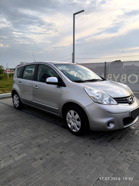 Nissan Note 2010 серебристый - фото 5