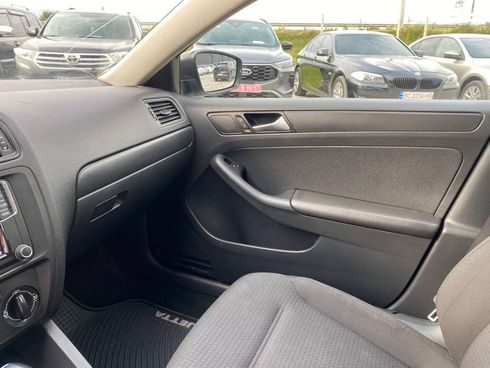Volkswagen Jetta 2015 серый - фото 19