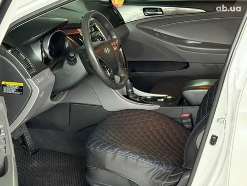 Hyundai Sonata 2013 белый - фото 17