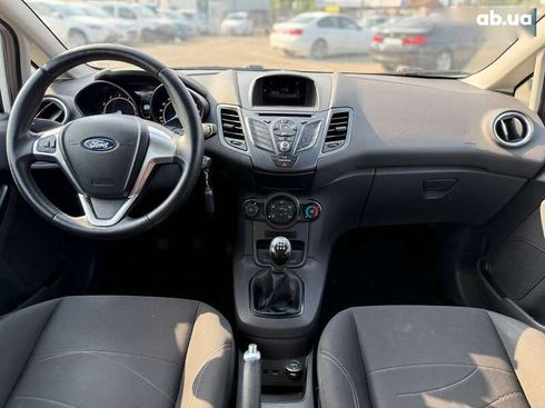 Ford Fiesta 2016 - фото 23