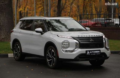 Mitsubishi Outlander 2022 - фото 3