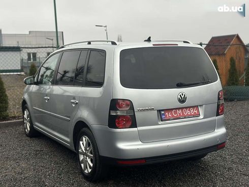 Volkswagen Touran 2010 - фото 11