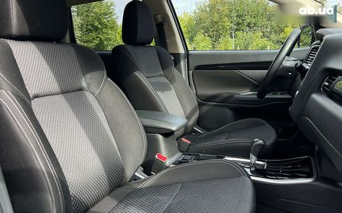 Mitsubishi Outlander 2019 - фото 20