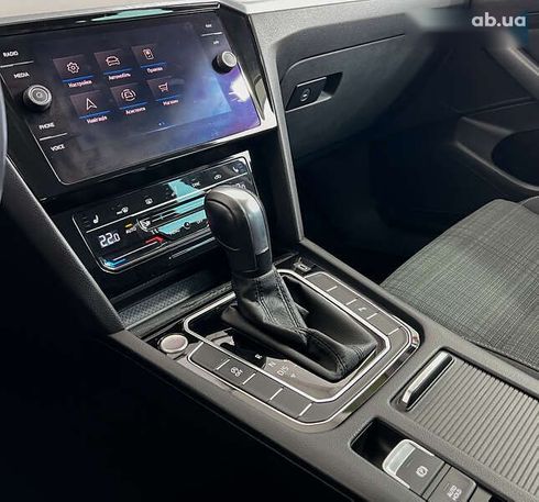 Volkswagen Passat 2021 - фото 13