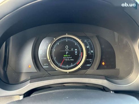 Lexus IS 2019 - фото 17