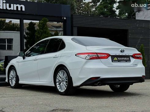Toyota Camry 2020 - фото 22