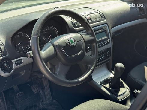 Skoda Octavia 2009 бежевый - фото 16